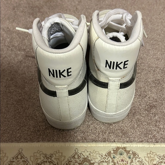 Nike Blazers - Picture 2 of 4